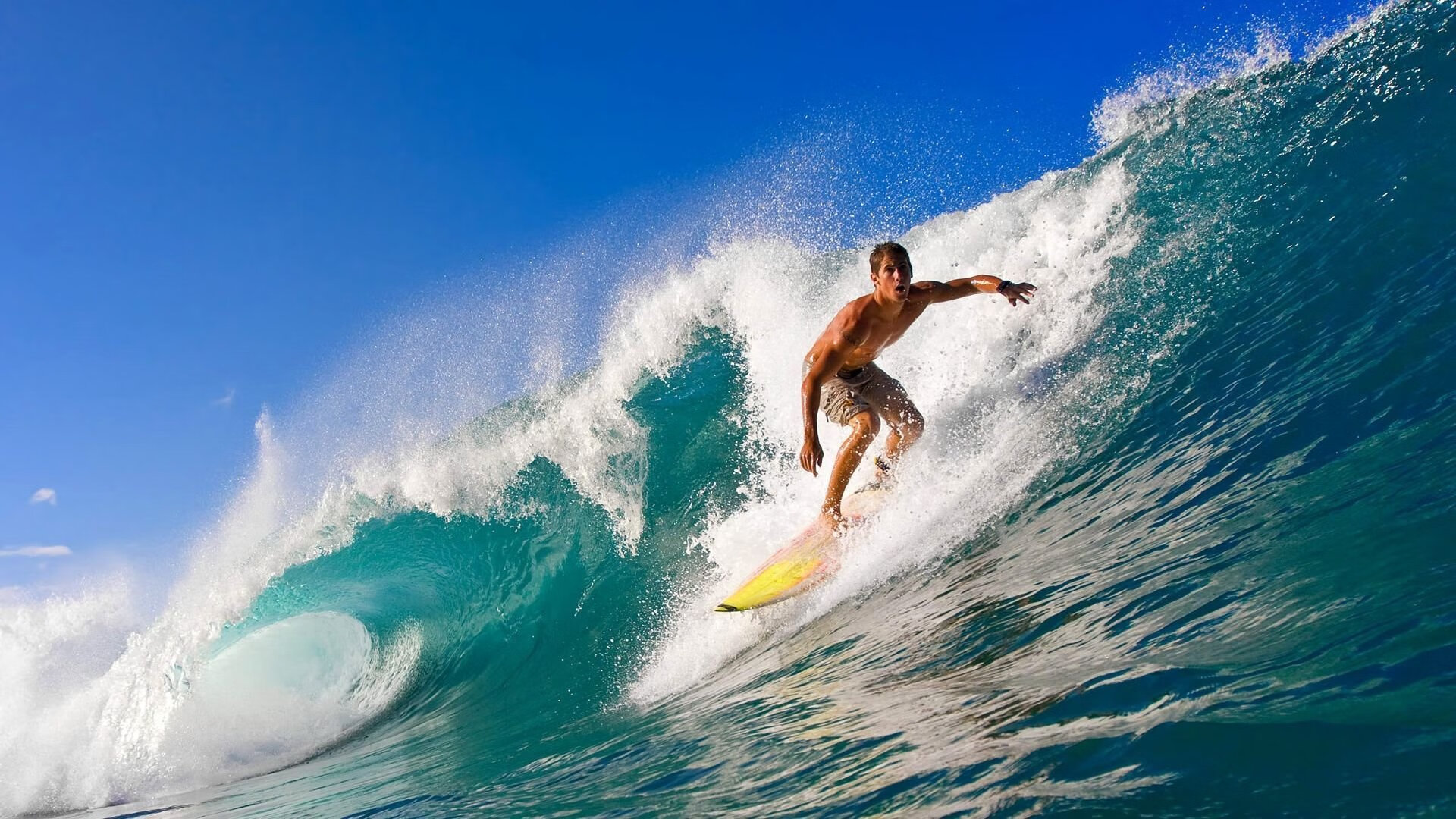 西甲联赛激战正酣,皇马巴萨上演巅峰对决