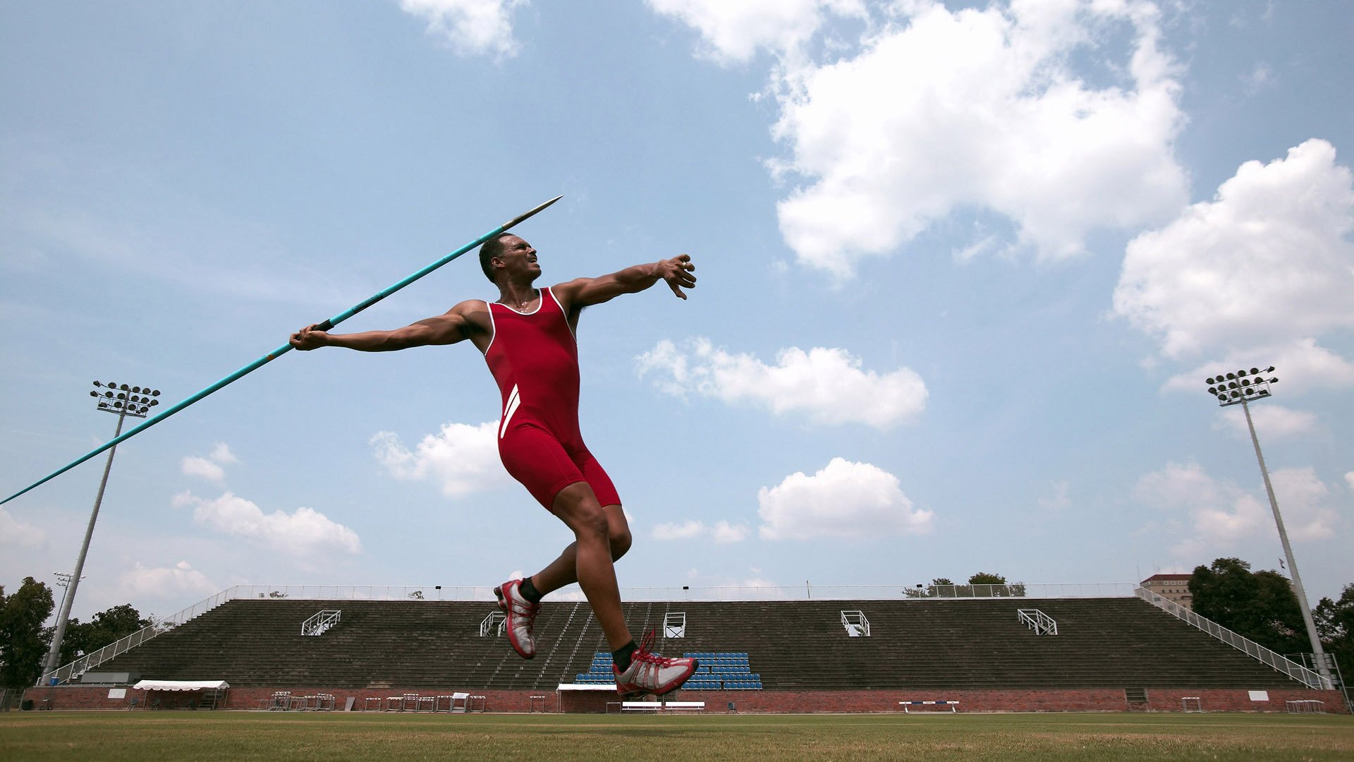 激烈角逐!全国田径锦标赛接力赛上演巅峰对决