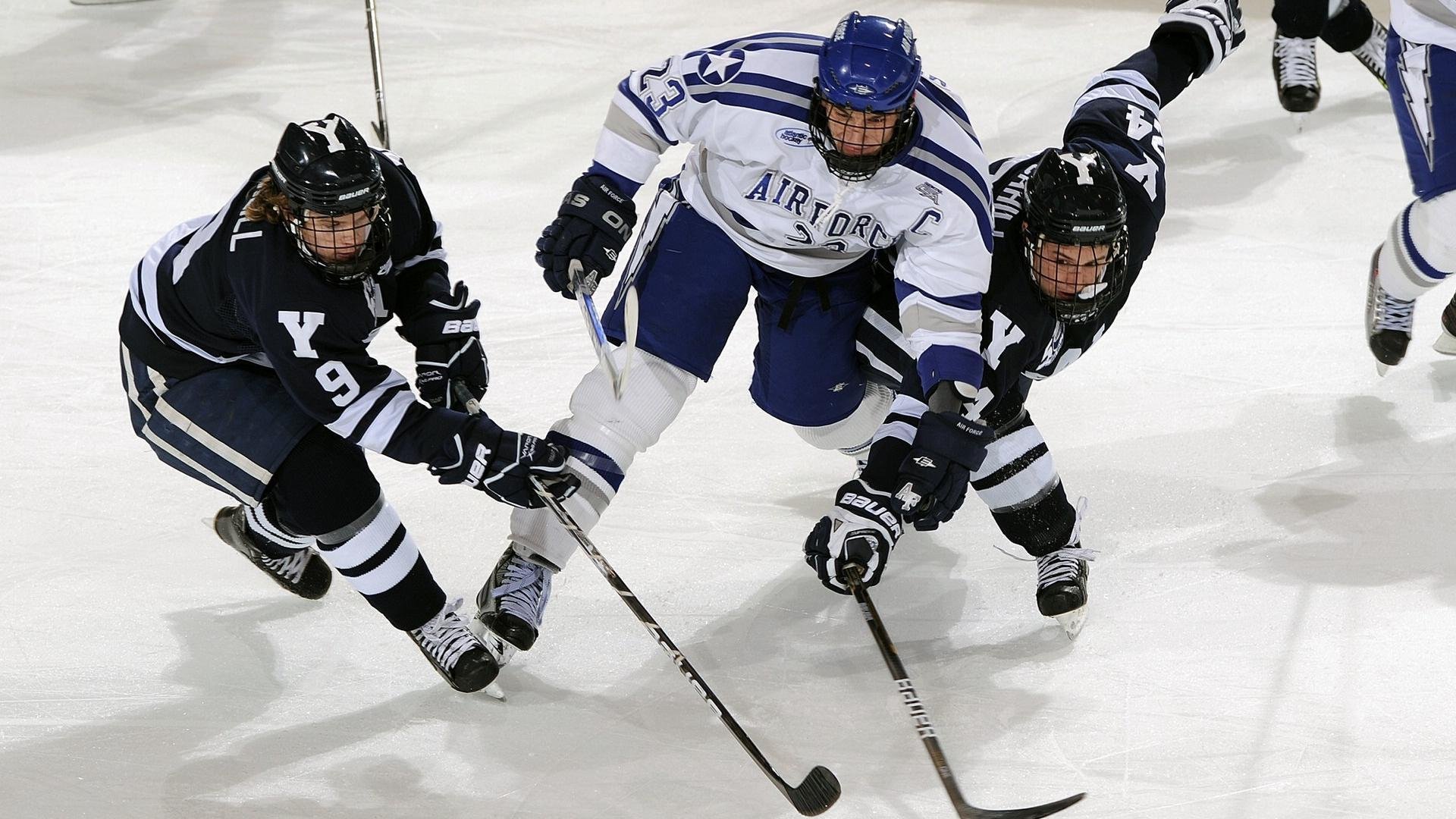 NBA季后赛激战正酣 东西部豪强展开巅峰对决